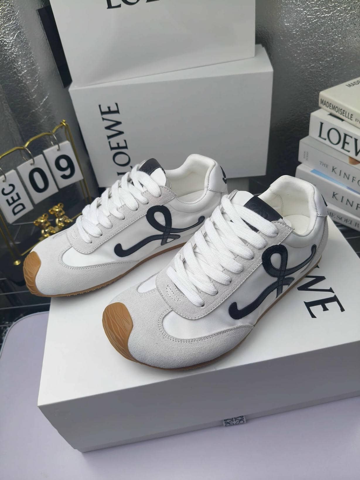 Loewe classic Sneaker 2-004